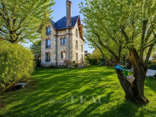 VERSAILLES Glatigny Maison familiale 8 chambres avec jardin