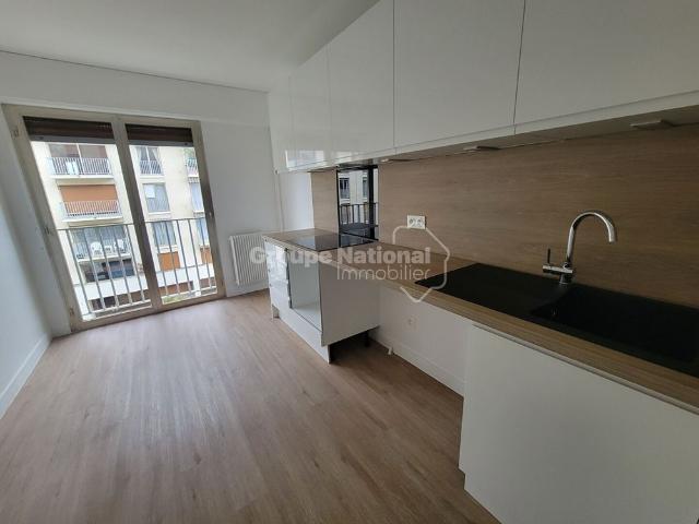 Versailles Grand Siècle 5 pièces 116 m² balcon + parking