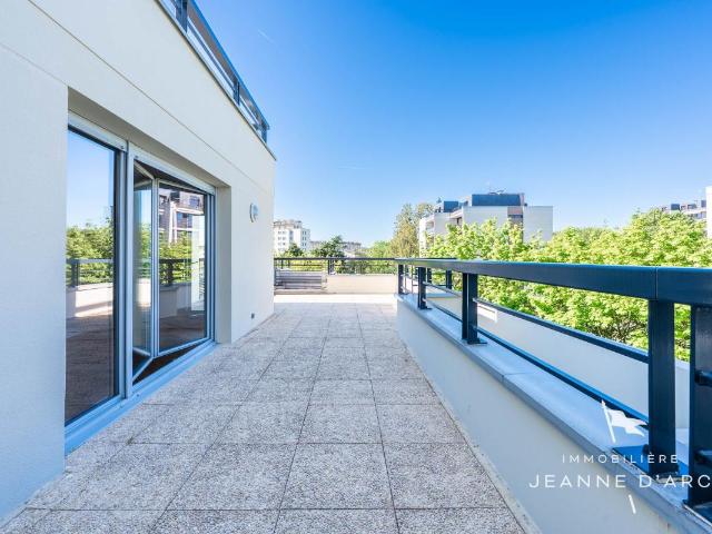 Versailles – Quartier Montreuil 4 pièces 90 m² 4e et dernier étage Balcon 8,27 m2 Stationnement Sous sol Ascenseur cave