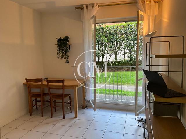 VERSAILLES STUDIO MONTREUIL