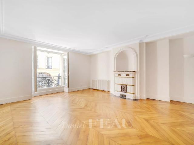 Versailles Saint Louis Appartement familial rénové de 3/4. 161m² Versailles
