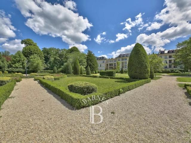 Versailles Trianon Duplex avec balcon Vue Parc 4 chambres Ascenseur et parkings