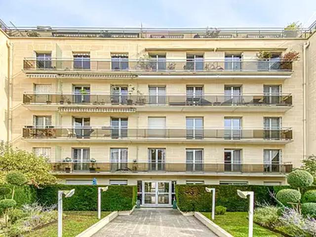 Versailles 78000 Location parking au dernier étage