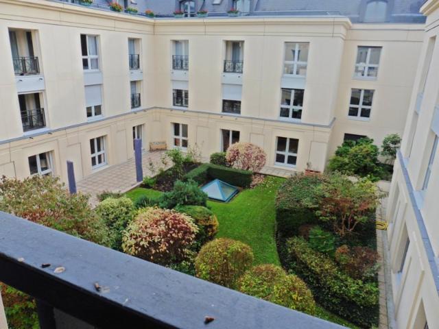 VERSAILLES 78000 RESIDENCE SERVICES SENIORS STUDIO A L