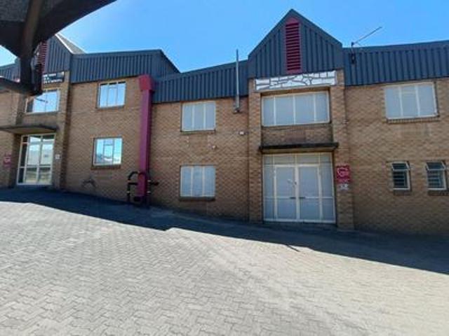 versatile warehouse of 378 m² to let.