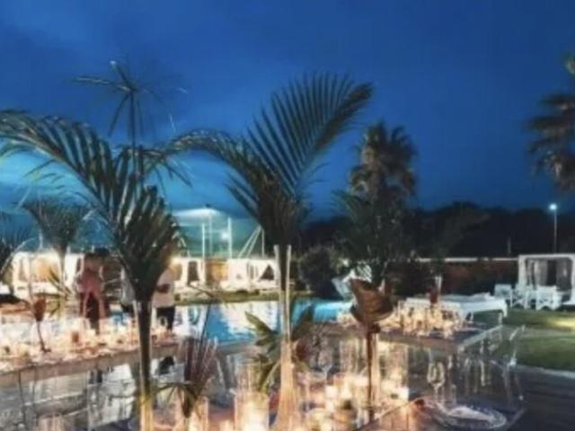 VERSILIA, IN ZONA PREGIATA, CEDESI ATTIVITÀ COMMERCIALE