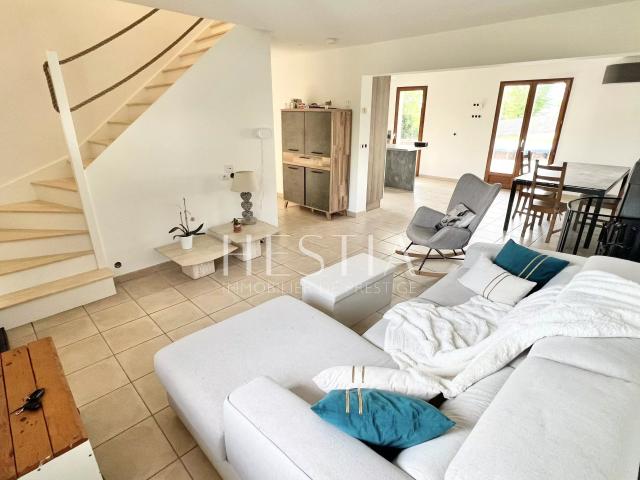 VERSONNEX maison rénovée de 122m² 4 chambres