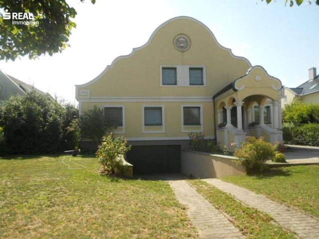 Versteigerung geräumiges Einfamilienhaus auf großem Grundstück