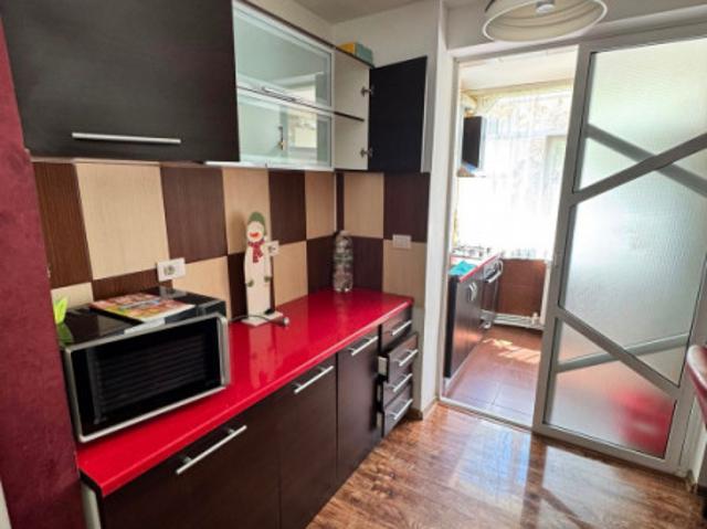 VEST APARTAMENT 2 CAMERE DECOMANDAT,CENTRALA GAZ, ETAJ 2