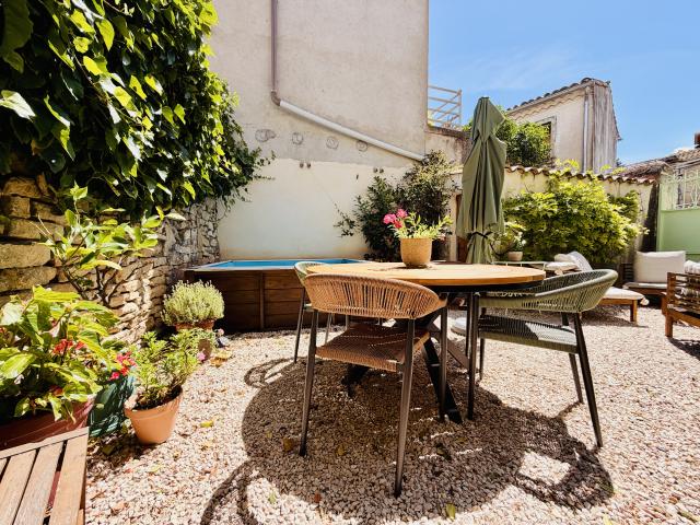 Vestric Maison de village avec cour intimiste & stationnement privatif