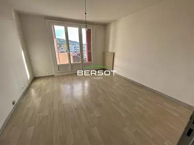 Vesoul 70000 Location appartement 3 pièces t3 au dernier étage cave