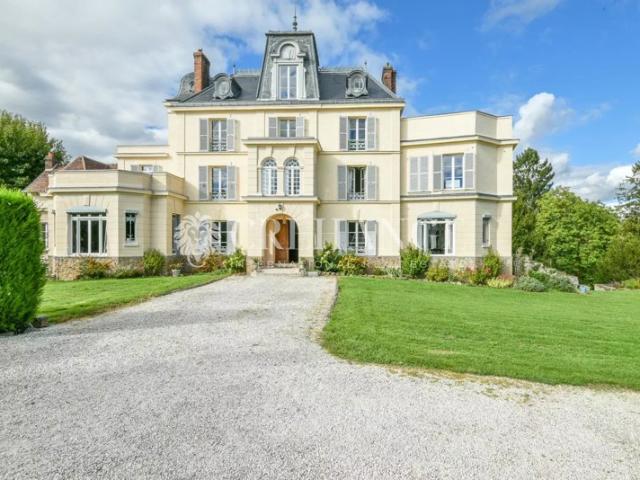 VEXIN FRANÇAIS Demeure fin XIXème 700m² 23P 2,7 ha