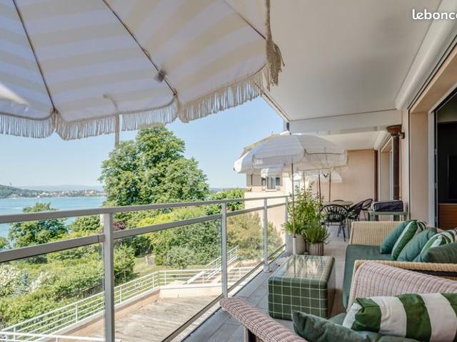 Veyrier du Lac appartement 4 pièces rénové avec une terrasse vue et un accès au lac à proximité immédiate