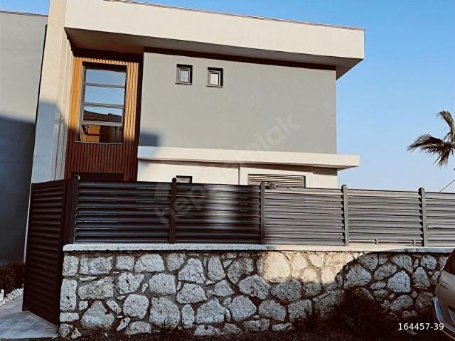 VİLLAKENT TE SAUNALI KAPALI YÜZME HAVUZUNA SAHİP 4+1 LÜX VİLLA