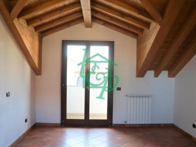VIMERCATE CENTRO STORICO GRAZIOSO MONOLOCALE MANSARDATO IN CONTESTO DI PREGIO