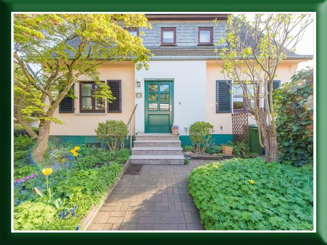 Vintage Villachen mit riesiger PKW Garage, Autogrube, großer Südterrasse und großem Garten