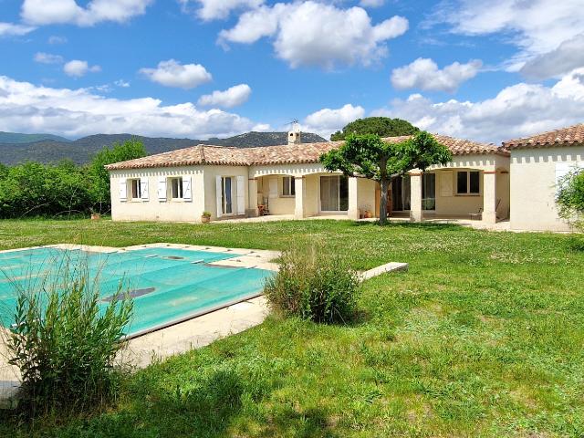 Vinça Hors lotissement sur 2000 M2 Arboré et verdoyant Villa 4 Faces Piscine