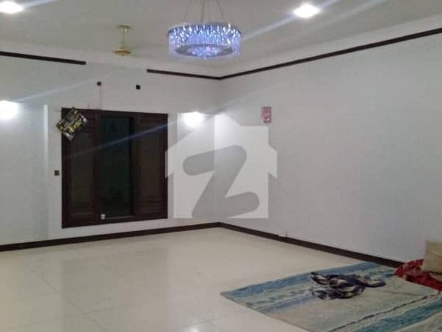 Vince Mall Clifton Block 9 Prime location beside Forum Mall Presenting a well planned and spacious 2200 sq ft apartment offering refined living in the heart of Clifton