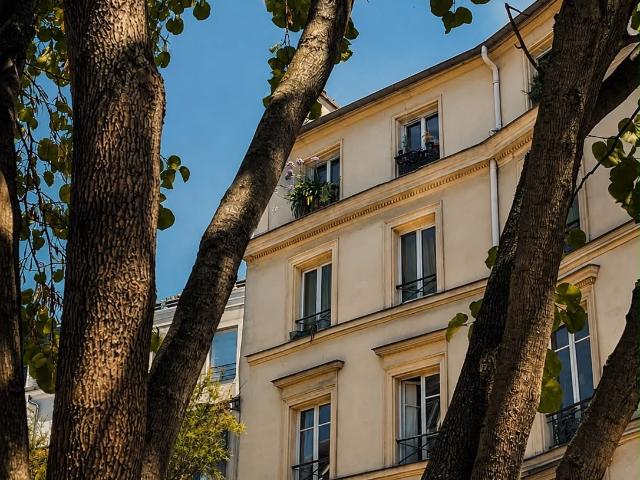 Vincennes Centre ville Charmant 2 pièces au dernier étage avec vue sur le Château