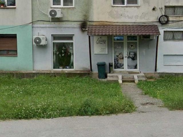 Vind apartament 2 camere, spatiu comercial