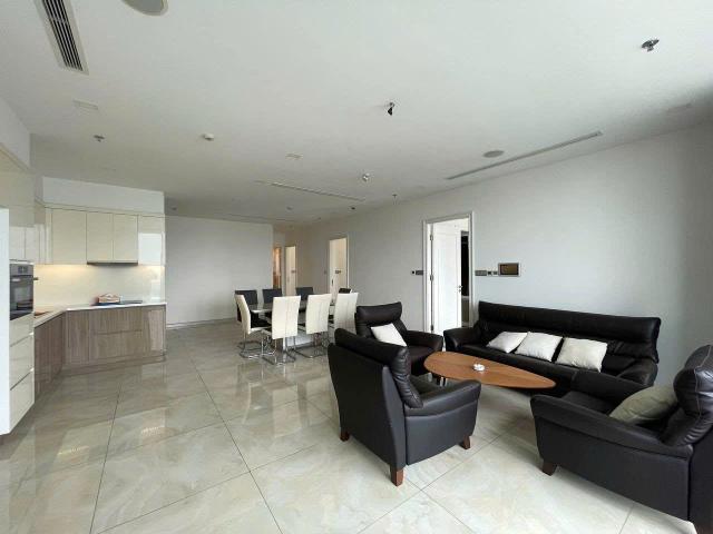 Vinhomes Golden River | Foreigner quotas | Nice view, spacious layout | 3BR | 118 m²