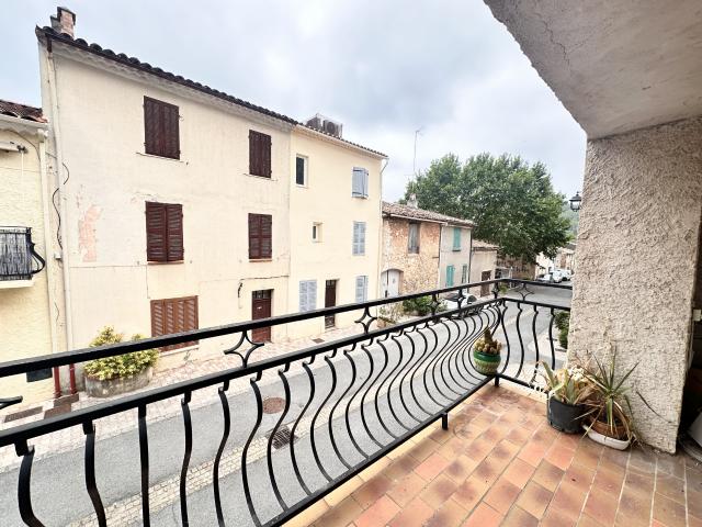 VINS SUR CARAMY Maison de village avec balcon de type 3