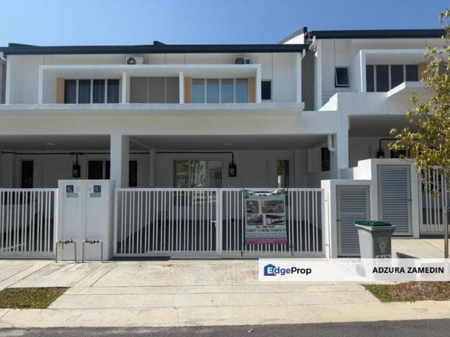 Viona @ Tiara Sendayan