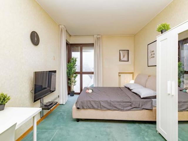 Via Caracciolo Room 8