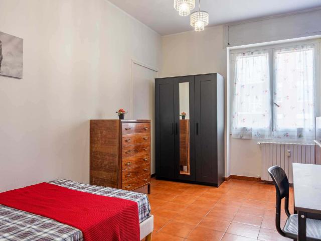 via carolina invernizio 7b private room s1