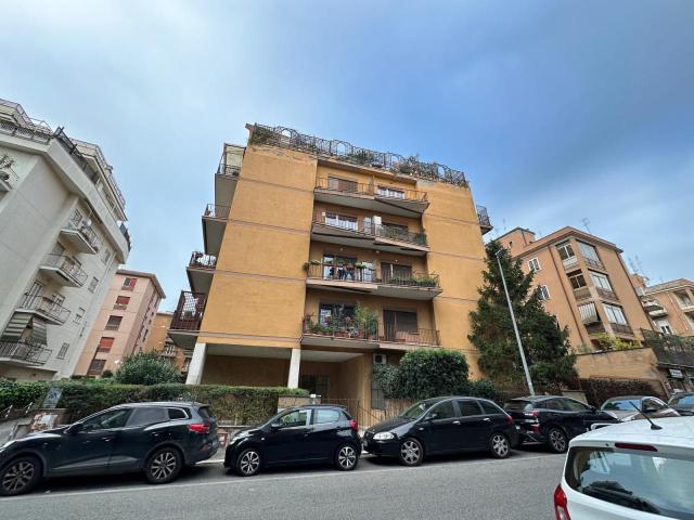 via carlo lorenzini 64 7 vani 170mq