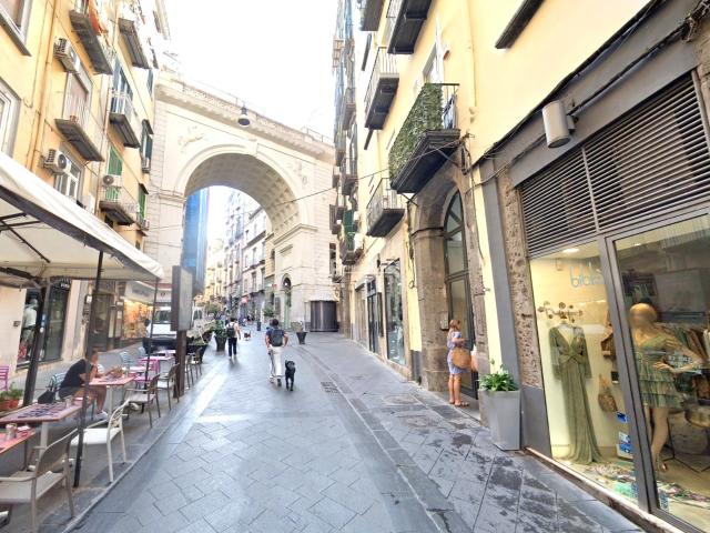 Via Chiaia