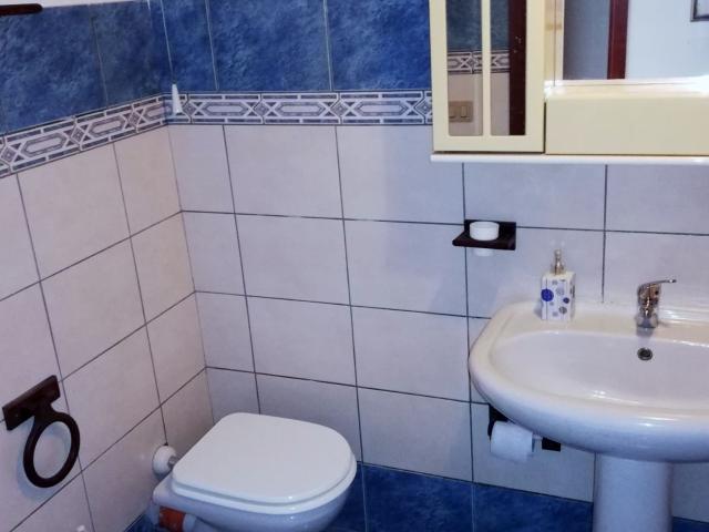 Via Antonio Veneziano Via Dante in palazzina ristrutturata senza ascensore, appartamento composto da ingresso con porta blindata, cucina soggiorno, un vano letto, una cameretta, un servizio con vasca, lavanderia e ripostiglio. L'appartamento è arredato