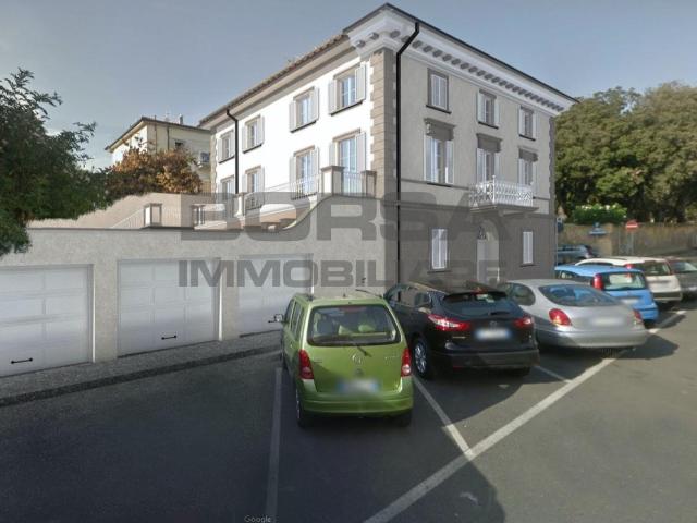Via Angelina Tiberini 17 16 vani 165mq