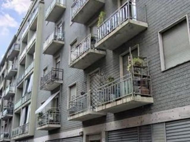 Via Aosta trilocale vuoto con posto auto