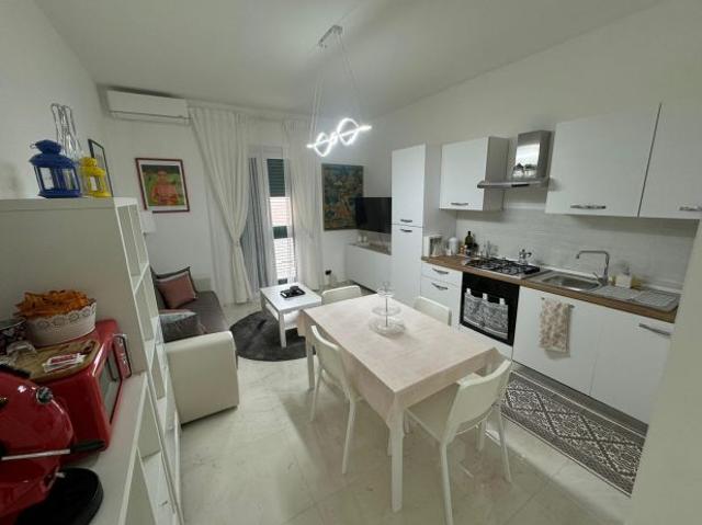 Via Acrone ottimo appart. arredato € 430