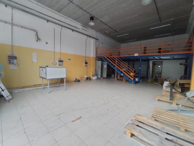 via del Fonditore ZONA INDUSTRIALE monolocale 150mq