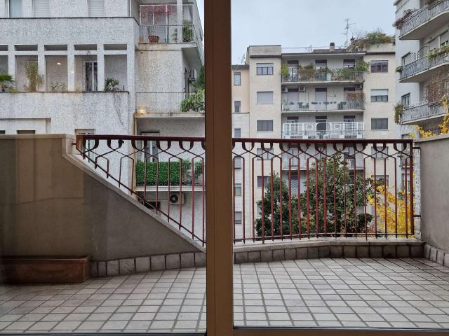 VIA DELLA MOSCOVA, ELEGANTE QUADRILOCALE DI RAPPRESENTANZA DI178 MQ CON BALCONI