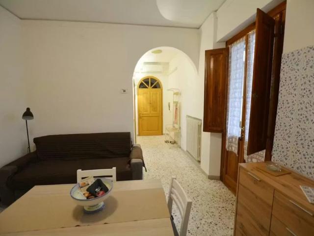 Via di Mezzo, Florence, Tuscany 50121