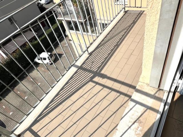 Via E. Nani, balcone, ascensore