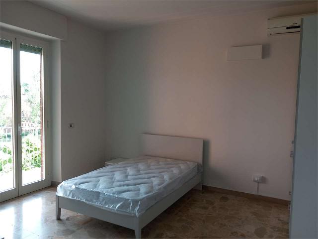 VIA IV NOVEMBRE AFFITTASI ARREDATO 3 CAMERE DA LETTO