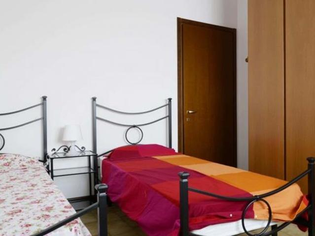 via lodovico il moro 125 shared room d4 bed a