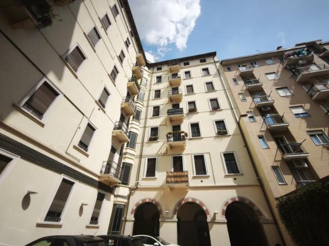 VIA SETTEMBRINI MILANO ELEGANTE BILOCALE DI 60 MQ