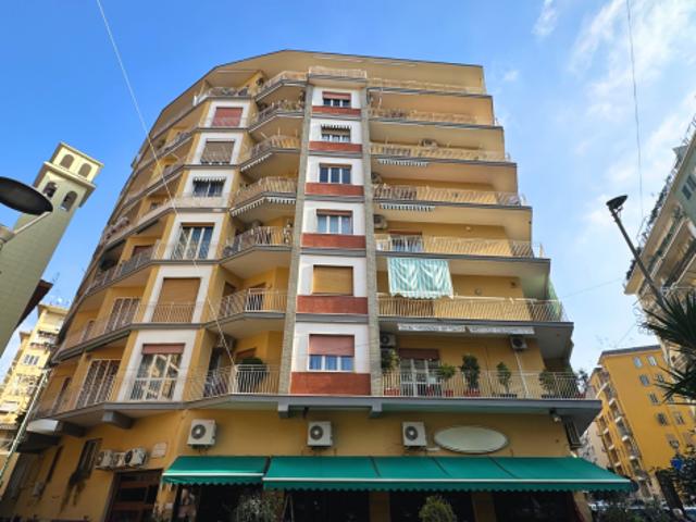 Via Suarez, Arenella – 5 vani piano alto