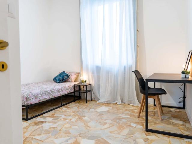 Via Plinio 70 Room 2