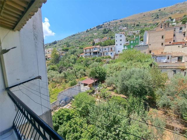 Via Venero, luminoso 3 locali con cucina abitabile, ripostiglio, ristrutturato