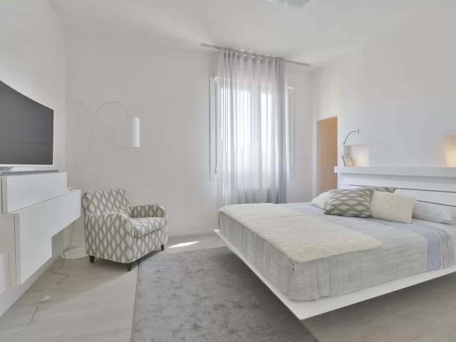 Via Vestri Deluxe collection