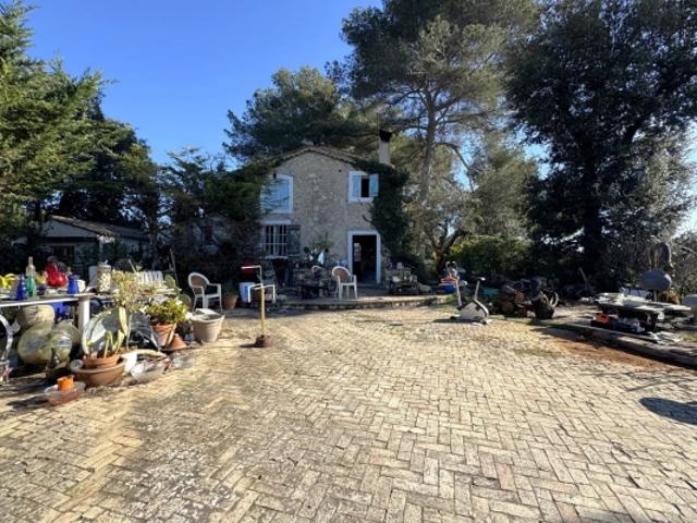 VIAGER OCCUPE: Maison en pierre et terrain constructible Mougins, Village