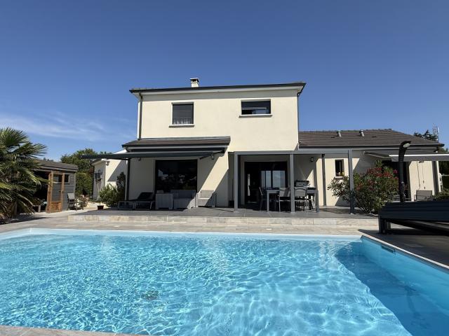 Viager occupé Monsieur 77 ans Dame 72 ans Maison contemporaine piscine vue panoramique
