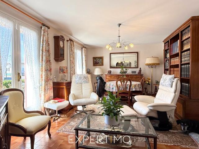 Viager occupé Monsieur 79 ans Madame 83 ans Maison individuelle avec jardin et garage