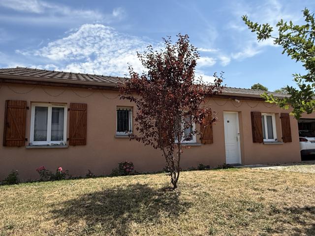 Viager occupé Monsieur 82 ans et Dame 89 ans Maison de plain pied avec garage et jardin